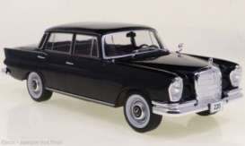 Mercedes Benz  - 220 1959 black - 1:24 - Whitebox - 124210 - WB124210 | The Diecast Company